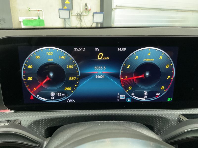 Mercedes-Benz A-Klasse A 180 AMG Line — zdjęcie 13