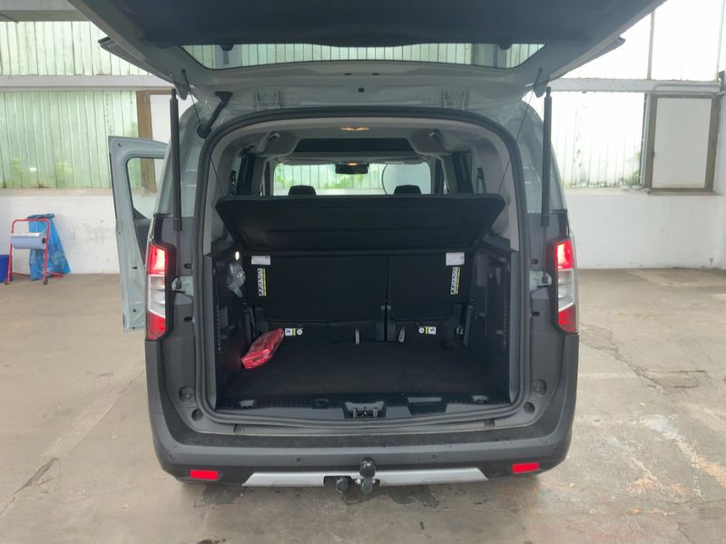 Ford Tourneo Courier 1.0 EcoBoost Active — zdjęcie 10