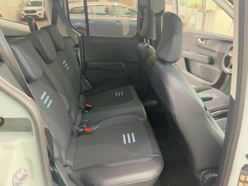 Ford Tourneo Courier 1.0 EcoBoost Active — zdjęcie 14