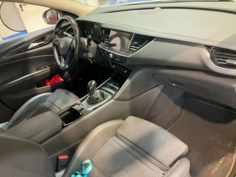 Opel Insignia Grand Sport 2.0 CDTI Dynamic — zdjęcie 11