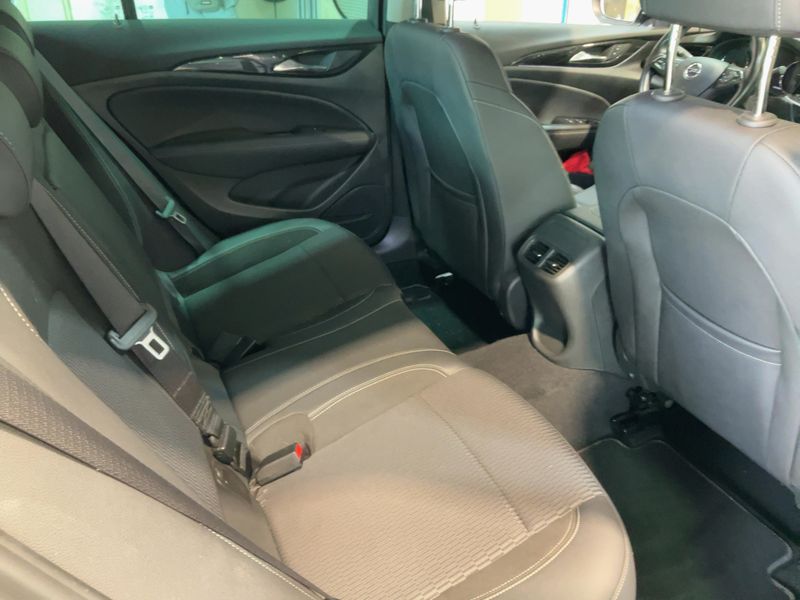 Opel Insignia Grand Sport 2.0 CDTI Dynamic — zdjęcie 14