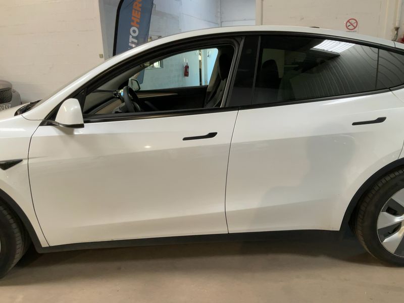 Tesla Model Y Standard Range — zdjęcie 4