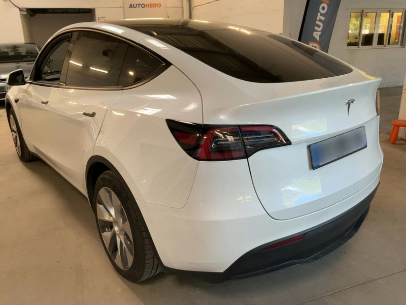 Tesla Model Y Standard Range — zdjęcie 3