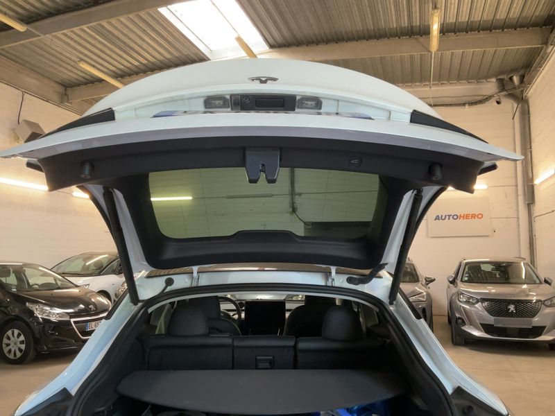 Tesla Model Y Standard Range — zdjęcie 10