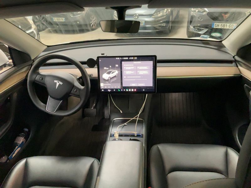 Tesla Model Y Standard Range — zdjęcie 12