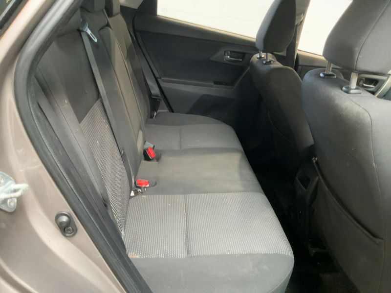 Toyota Auris 1.3 Active — zdjęcie 14