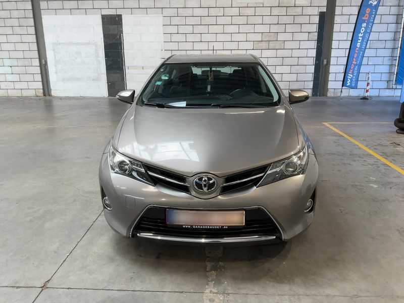 Toyota Auris 1.3 Active — zdjęcie 9