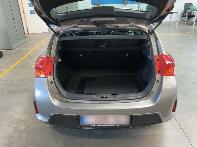 Toyota Auris 1.3 Active — zdjęcie 10