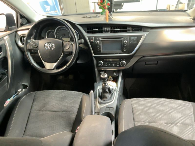 Toyota Auris 1.3 Active — zdjęcie 12