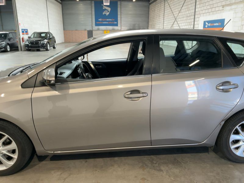 Toyota Auris 1.3 Active — zdjęcie 4
