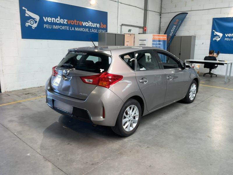 Toyota Auris 1.3 Active — zdjęcie 6