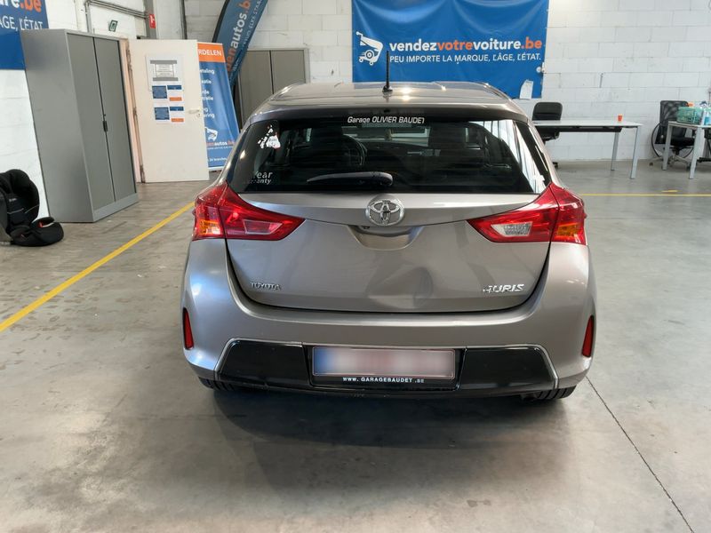 Toyota Auris 1.3 Active — zdjęcie 5