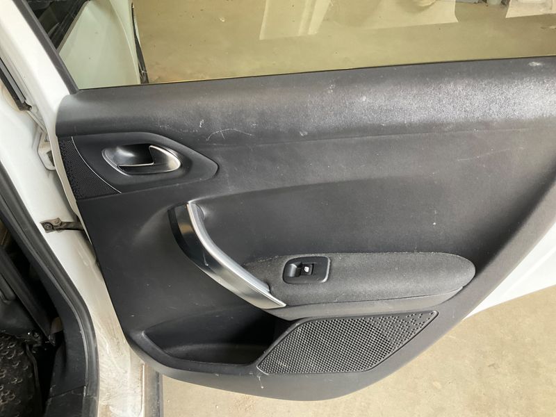 Peugeot 2008 1.2 PureTech Allure 2016 – снимка 22