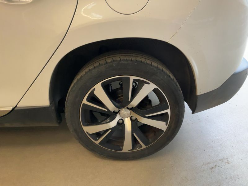 Peugeot 2008 1.2 PureTech Allure 2016 – снимка 5