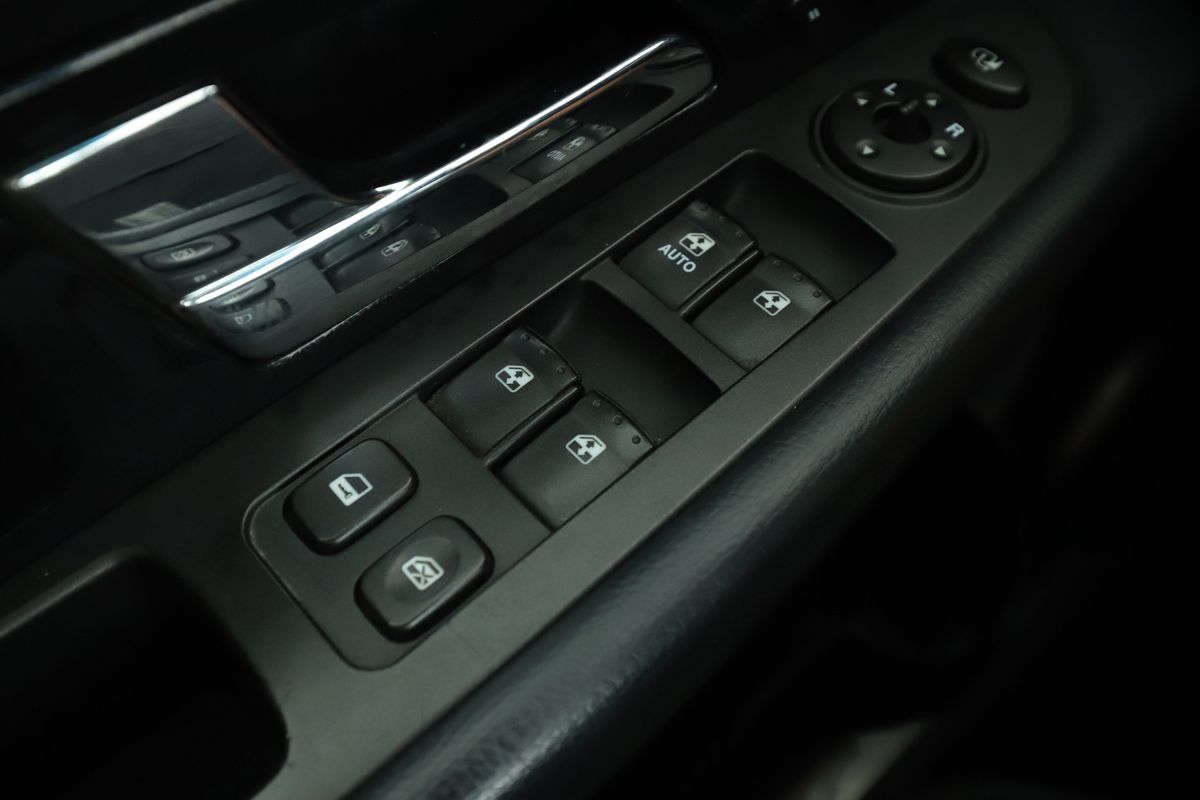 Ssangyong Rexton 2017 — photo 24