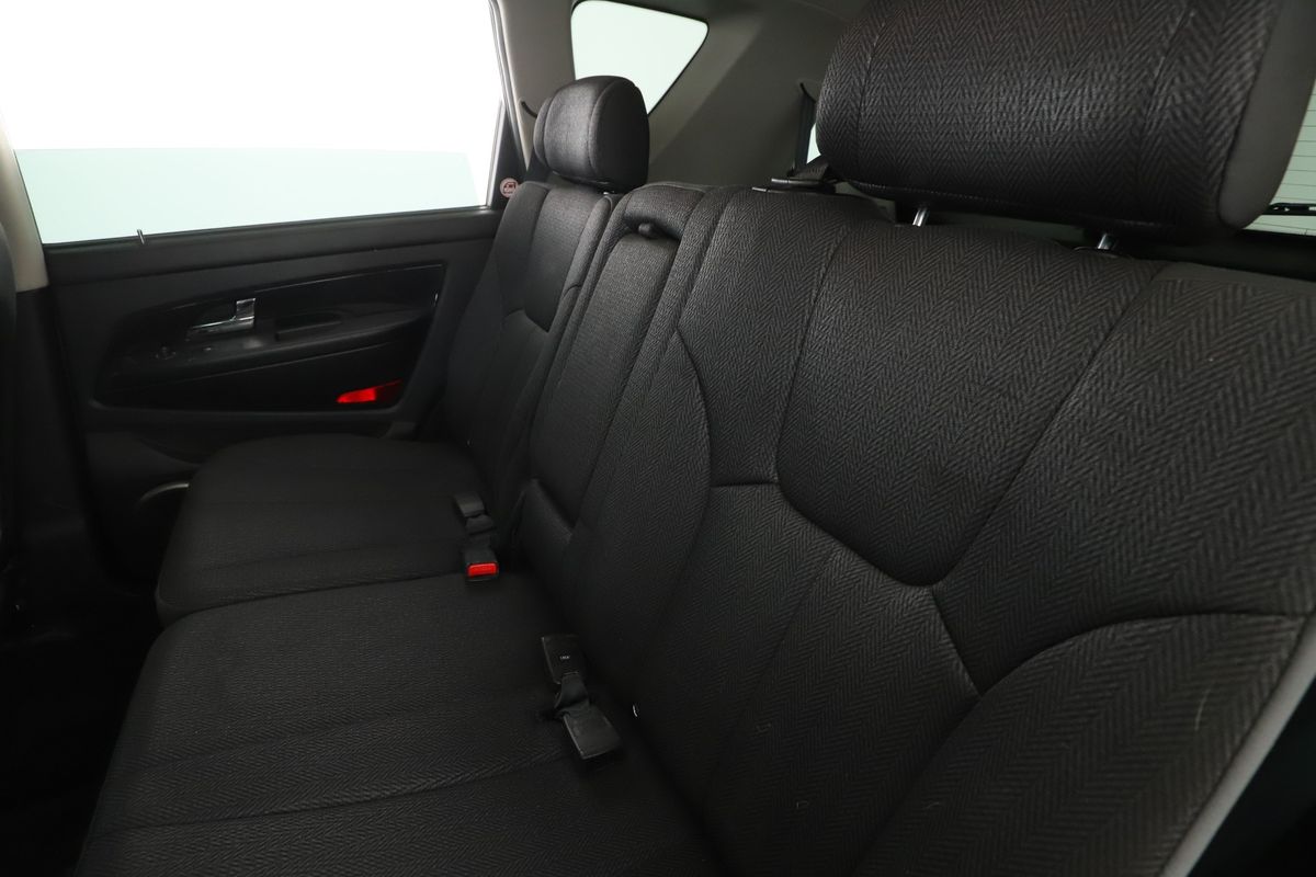 Ssangyong Rexton 2017 — photo 20