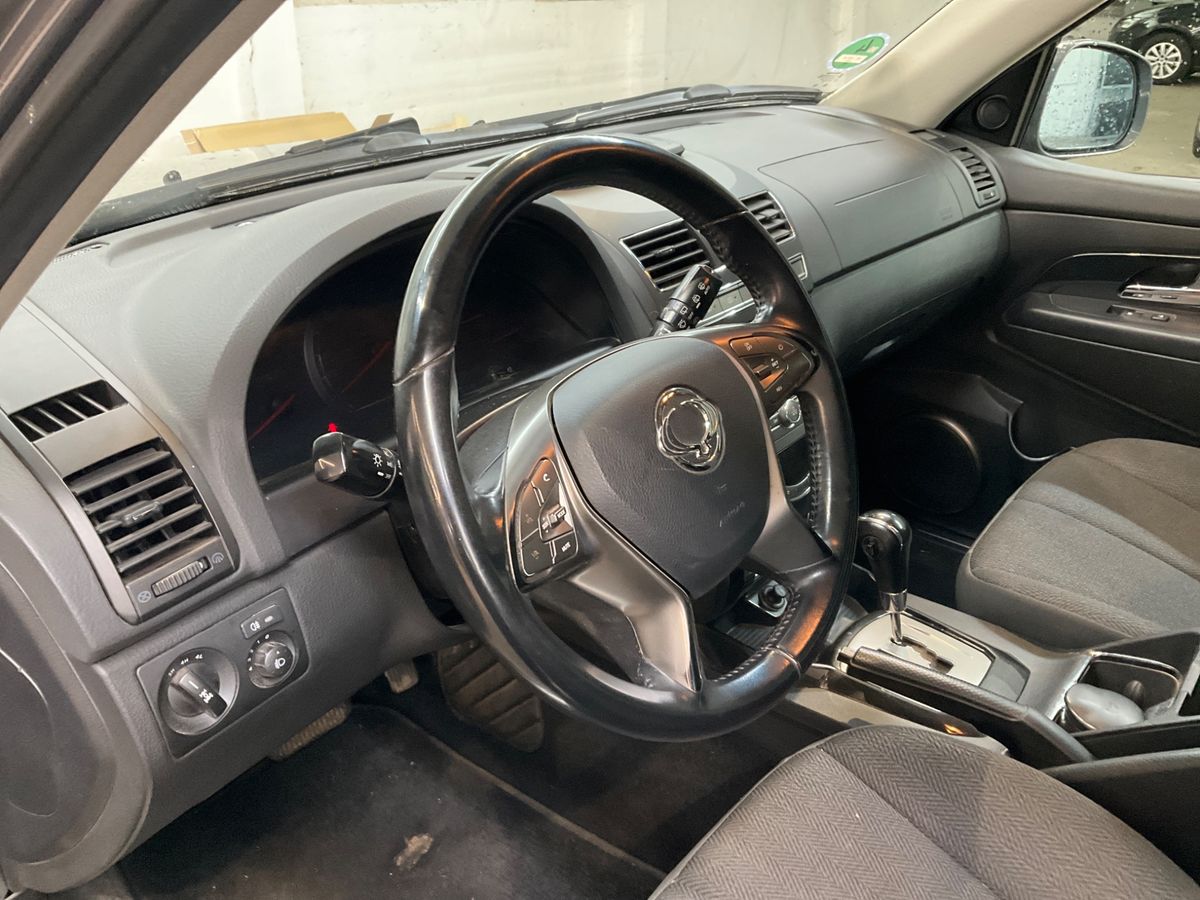 Ssangyong Rexton 2017 — photo 49