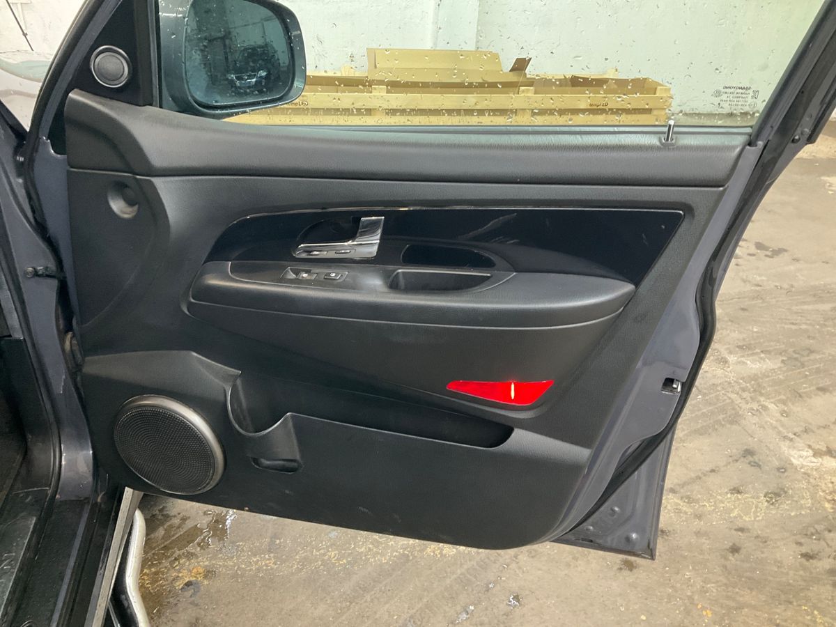 Ssangyong Rexton 2017 — photo 56