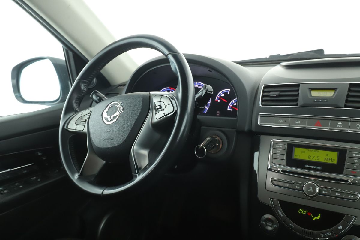 Ssangyong Rexton 2017 — photo 22