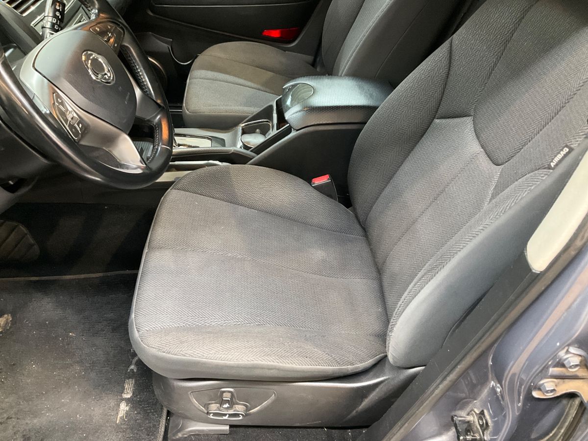 Ssangyong Rexton 2017 — photo 48