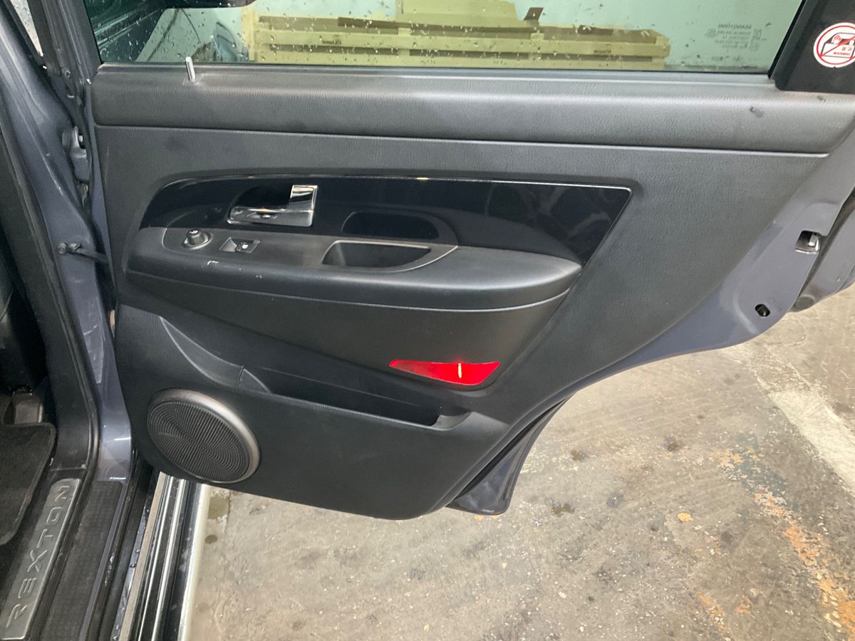 Ssangyong Rexton 2017 — photo 54