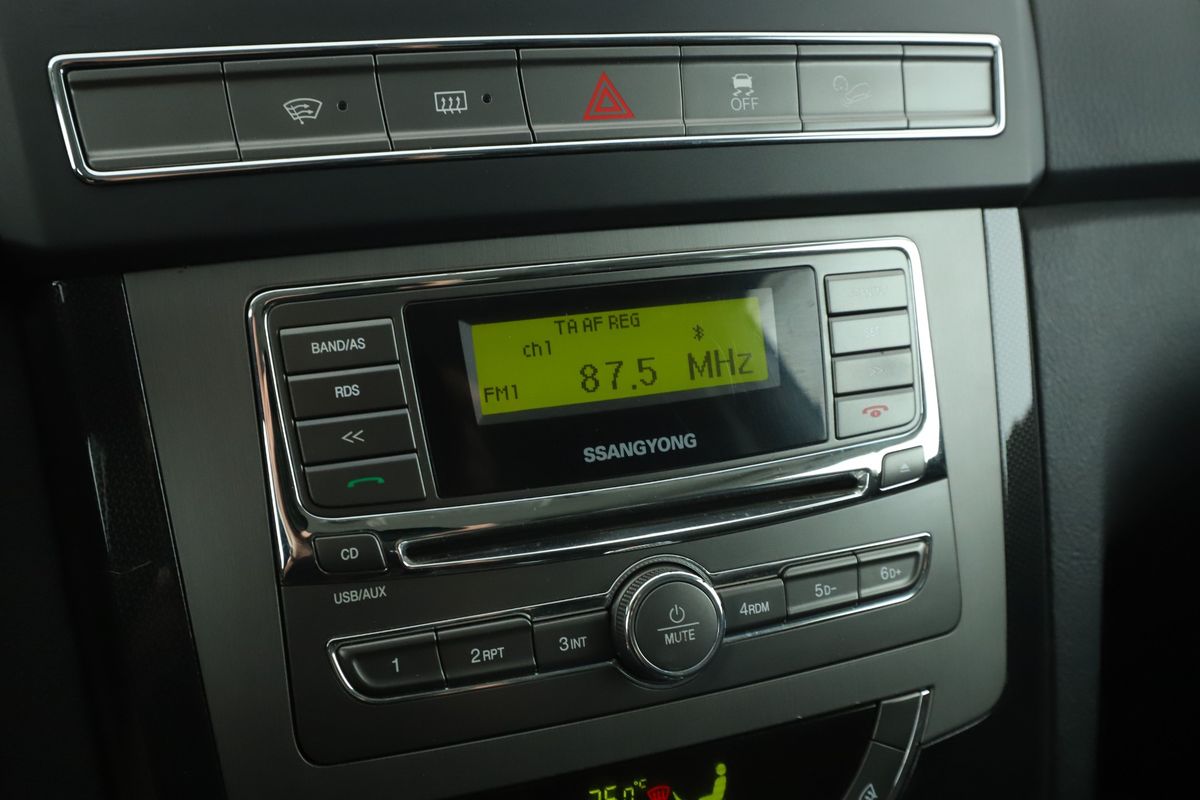 Ssangyong Rexton 2017 — photo 28