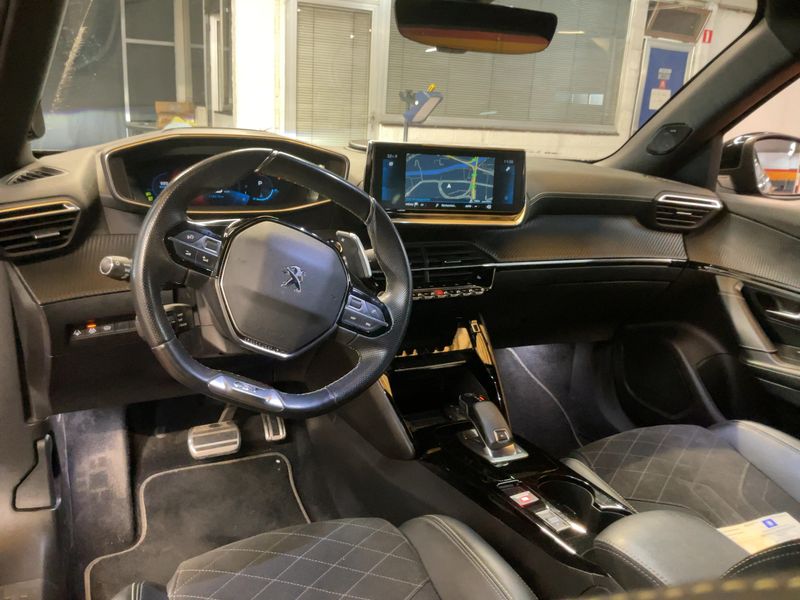 Peugeot 2008 1.2 PureTech GT Pack — zdjęcie 12