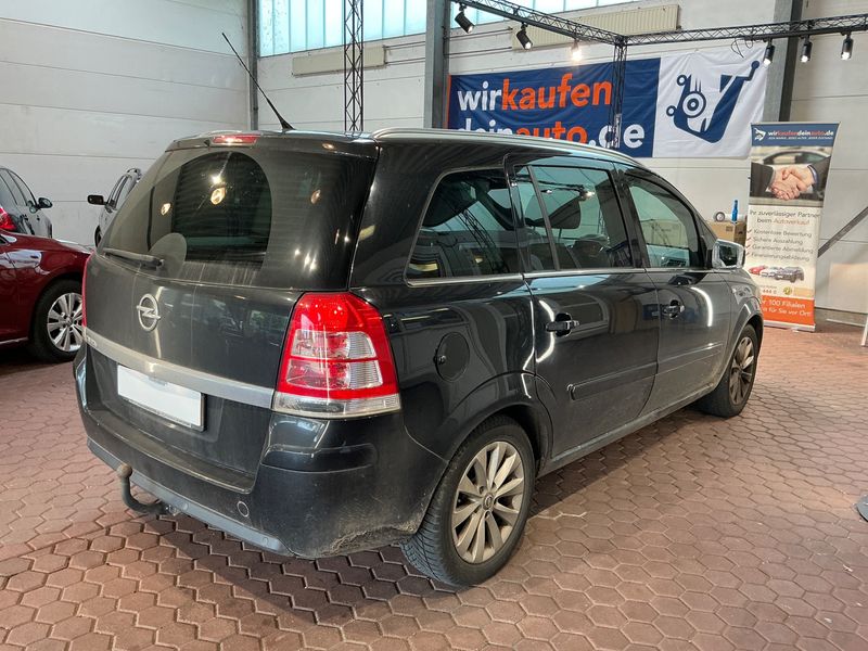 Opel Zafira 1.8 Family Plus — zdjęcie 2