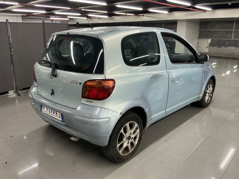 Toyota Yaris 1.3 VVT-i Les Bleus — zdjęcie 2