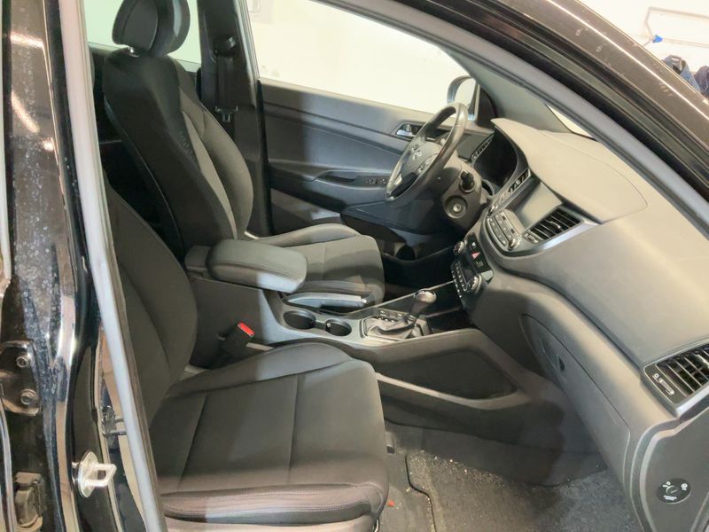 Hyundai Tucson 1.6 TGDI Passion 2WD — zdjęcie 11