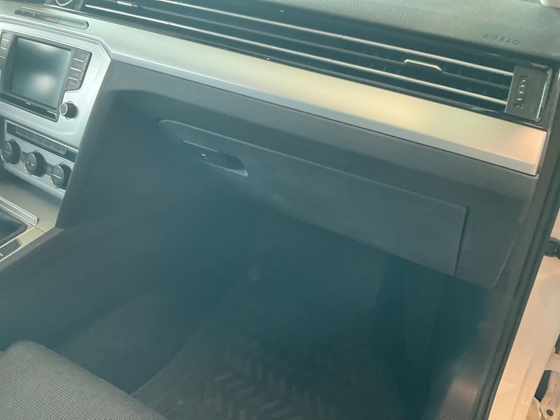 Volkswagen Passat 2.0 TDI Comfortline BlueMotion Tech 2016 – снимка 21