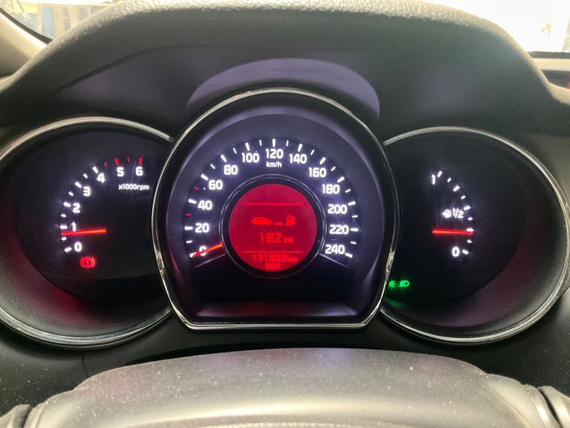 Kia pro_cee'd 1.6 CRDi Dynamic — zdjęcie 4