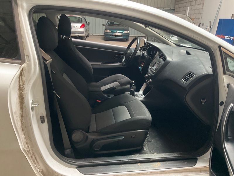 Kia pro_cee'd 1.6 CRDi Dynamic — zdjęcie 3