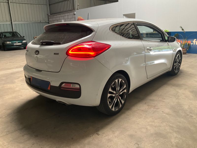 Kia pro_cee'd 1.6 CRDi Dynamic — zdjęcie 2