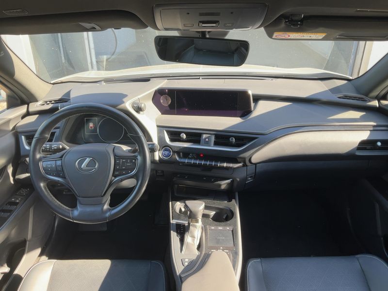 Lexus UX-Serie UX 250h E-Four Luxury Line — zdjęcie 12