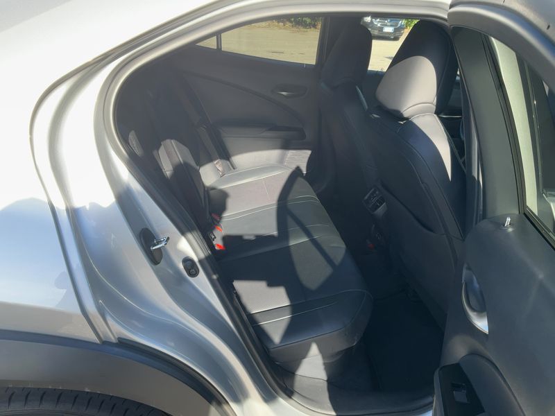 Lexus UX-Serie UX 250h E-Four Luxury Line — zdjęcie 14