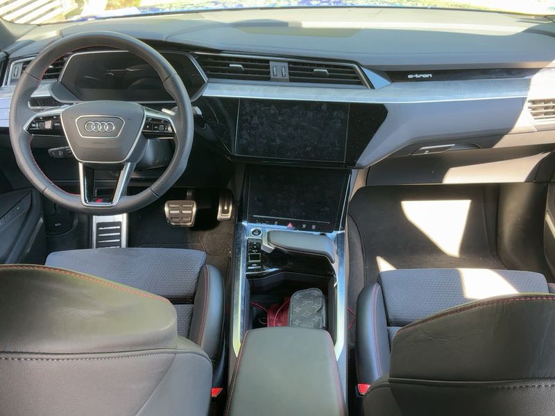 Audi Q8 Sportback 55 e-tron quattro S line 2023 – снимка 17