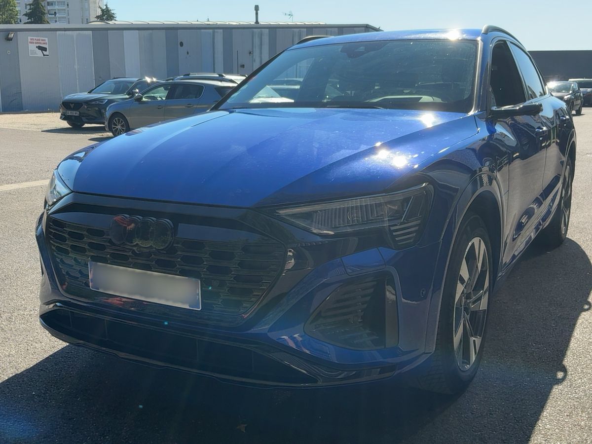 Audi Q8 2023 — photo 1