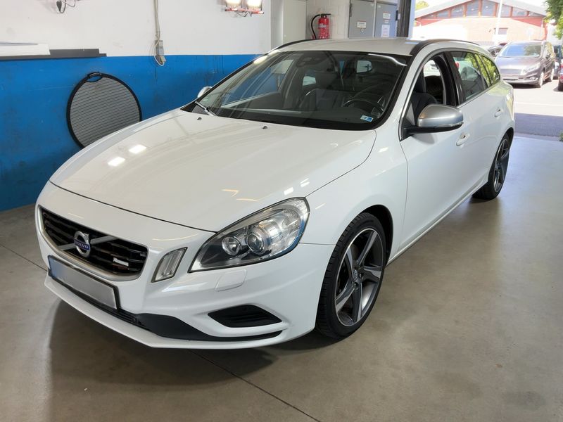 Volvo V60 1.6 T3 R-Design