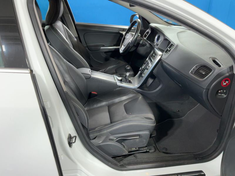 Volvo V60 1.6 T3 R-Design — zdjęcie 11