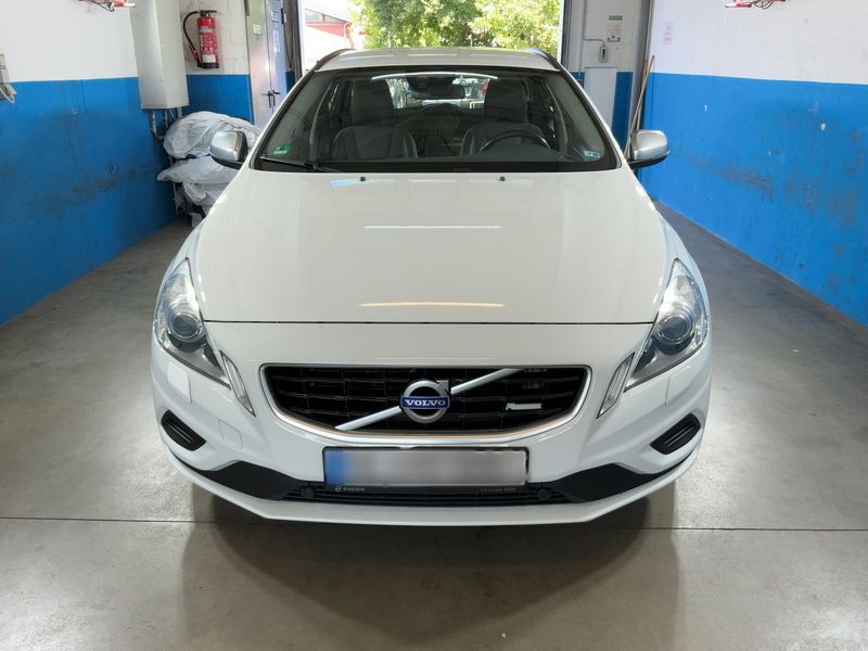 Volvo V60 1.6 T3 R-Design — zdjęcie 9