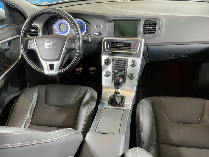 Volvo V60 1.6 T3 R-Design — zdjęcie 12