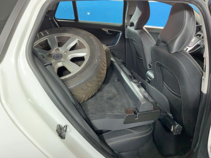 Volvo V60 1.6 T3 R-Design — zdjęcie 14