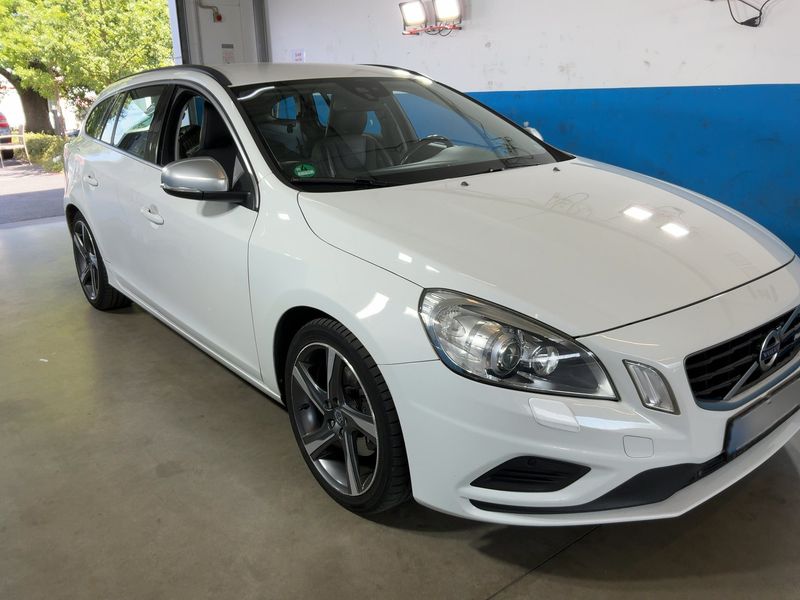 Volvo V60 1.6 T3 R-Design — zdjęcie 8