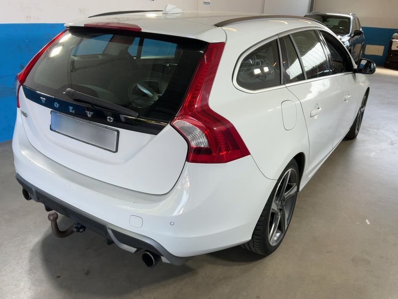 Volvo V60 1.6 T3 R-Design — zdjęcie 6