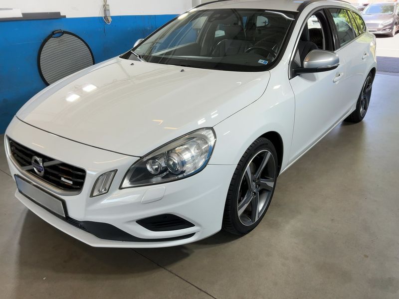 Volvo V60 1.6 T3 R-Design — zdjęcie 2