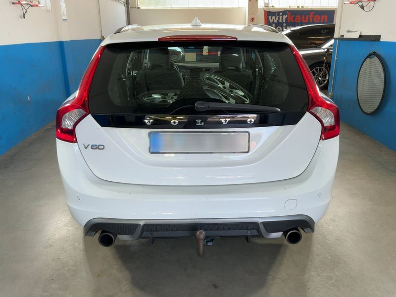 Volvo V60 1.6 T3 R-Design — zdjęcie 10