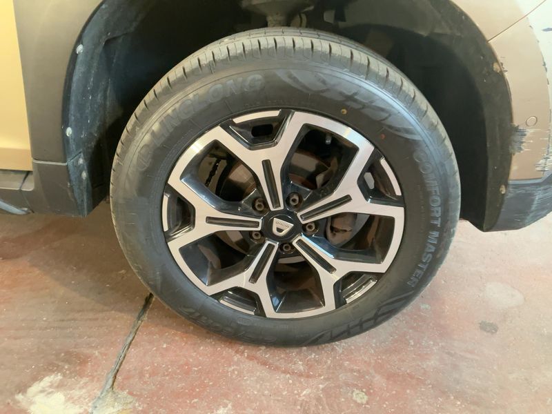 Dacia Duster 1.6 SCe LPG Prestige 2019 – снимка 11