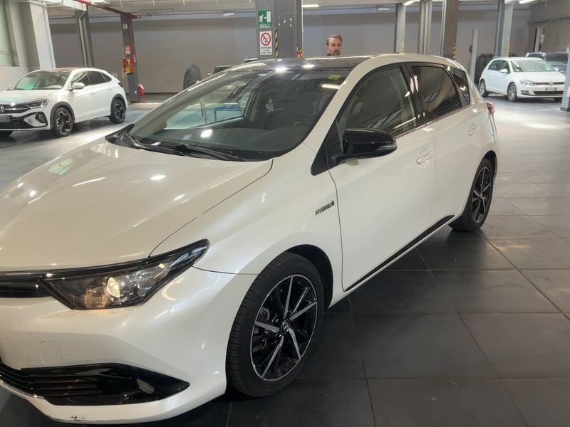 Toyota Auris 1.8 Hybrid Black Edition — zdjęcie 2