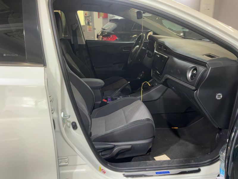 Toyota Auris 1.8 Hybrid Black Edition — zdjęcie 11